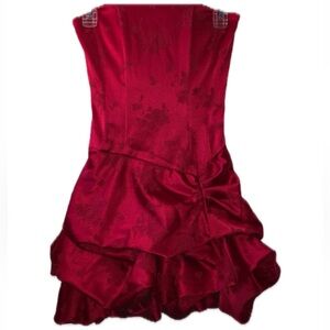 Elegant Red Strapless Dress